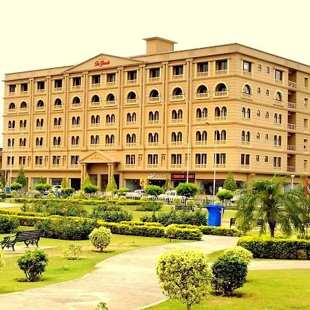 Executive 3 Bedrooms Apartment In Bahria Town 拉瓦尔品第 外观 照片